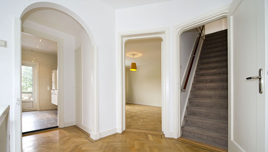 Restaureren, behangen en schilderen
